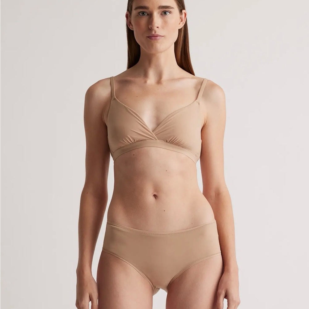Quince Second Skin Crossover Bralette in Sand Size Medium y884